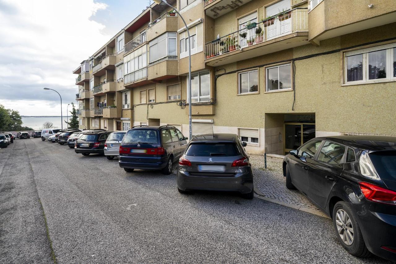 Whome Peaceful Alges Family Home Away From City Noise Lisboa Exterior foto